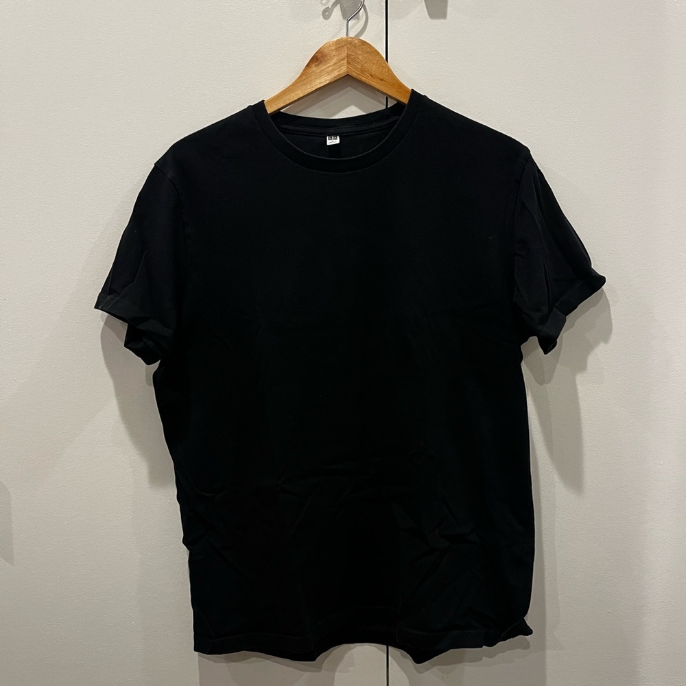 Uniqlo black tee never worn. Size XL